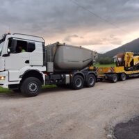 LKW der Firma Aster Erd- & Pflasterbau GmbH